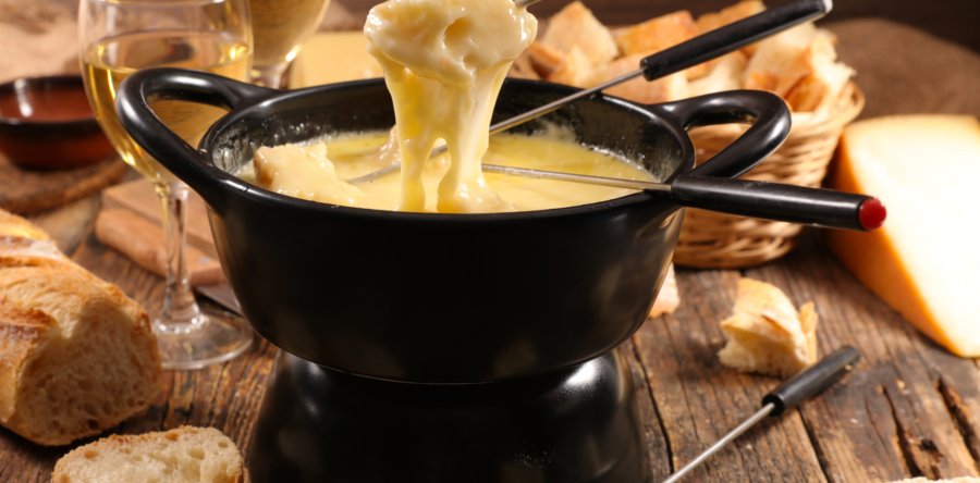 Fondue dans les salles du restaurant Sankt-Martin – Amis du Chemin de St-Jacques